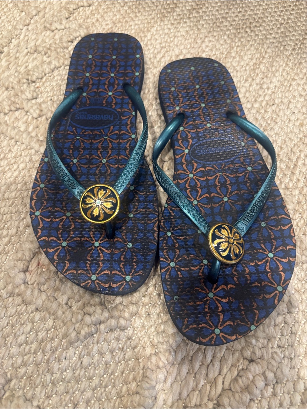 Havaianas Teal-Blue Patterned Women's Sandals with Gold Medallion